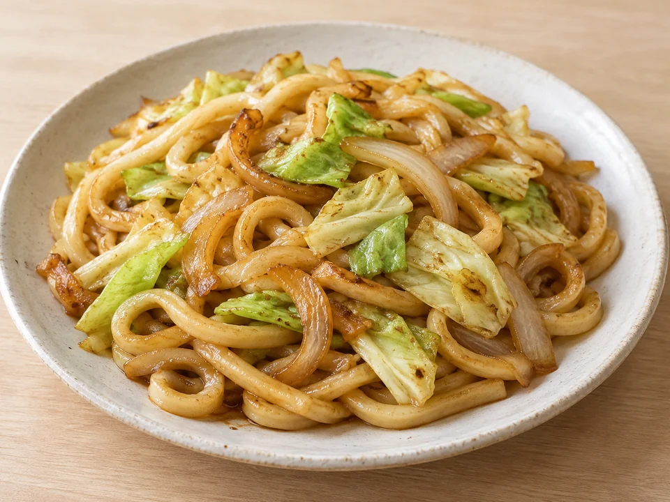 焼きうどんの参考イメージ（材料・盛り付けはレシピごとに異なります）
